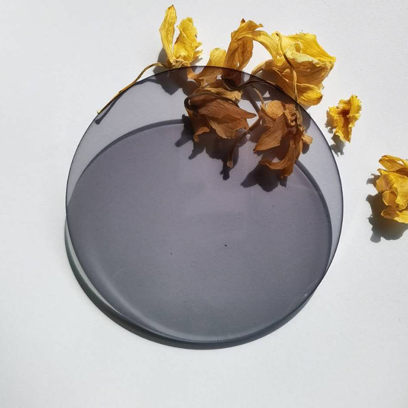 1.67 เลนส์โฟโตโครมิก SHMC