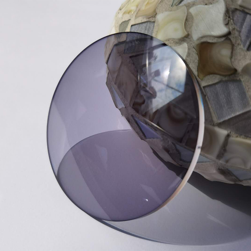 1.67 เลนส์โฟโตโครมิก SHMC