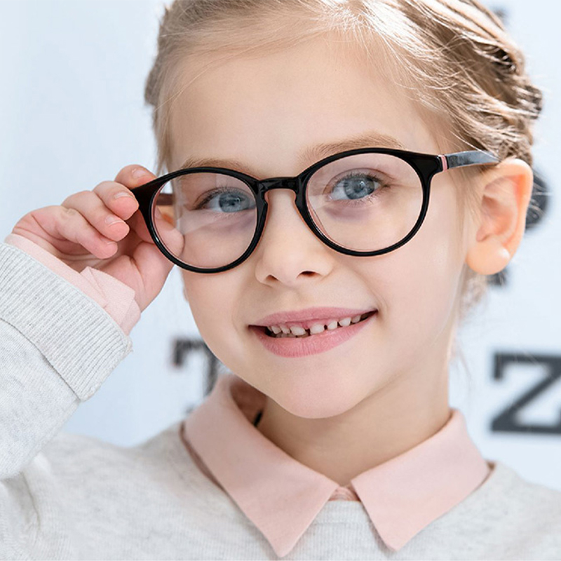 เลนส์ควบคุมสายตาสั้นแบบวงกลมแปดเหลี่ยม